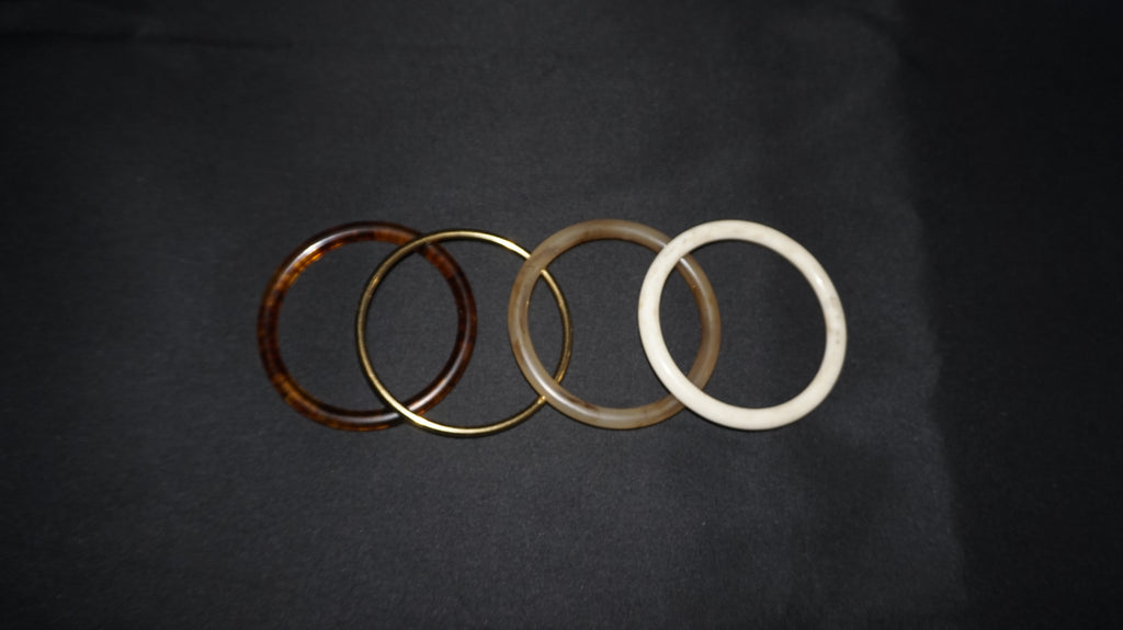 Lot de 4 bracelets joncs en résine couleur marbré, ambré et doré