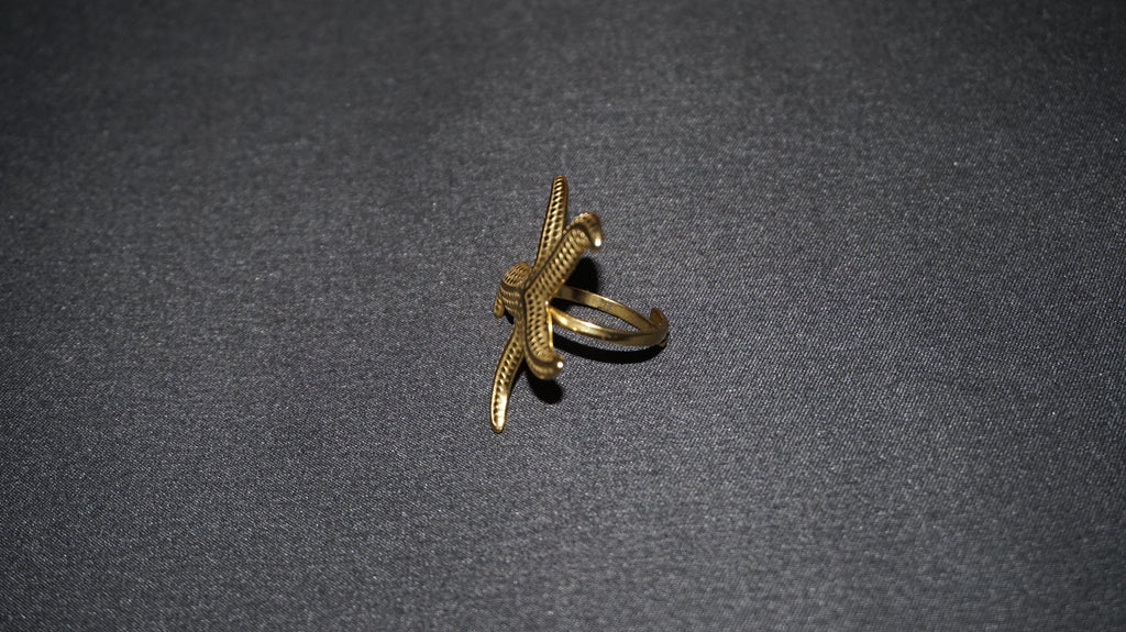 Bague dorée ajustable avec une étoile de mer