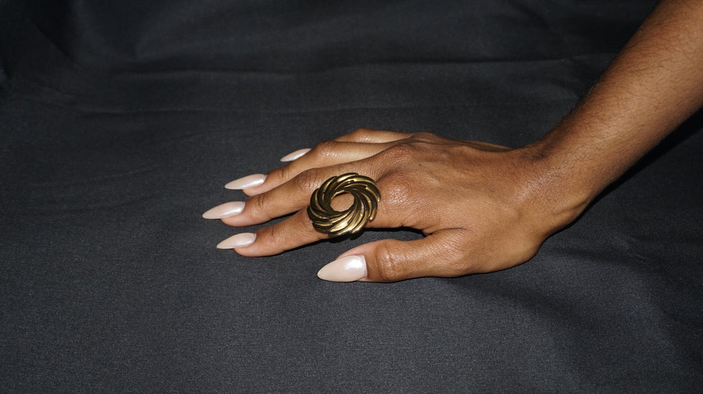Bague dorée ajustable tressée en spirale
