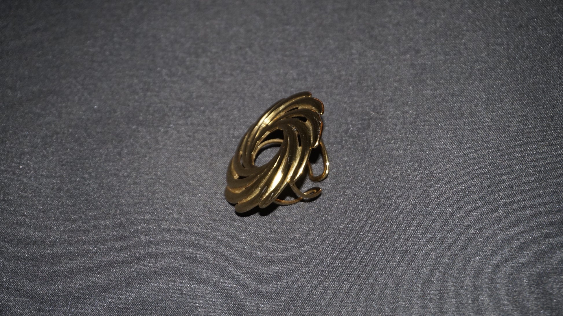 Bague dorée ajustable tressée en spirale