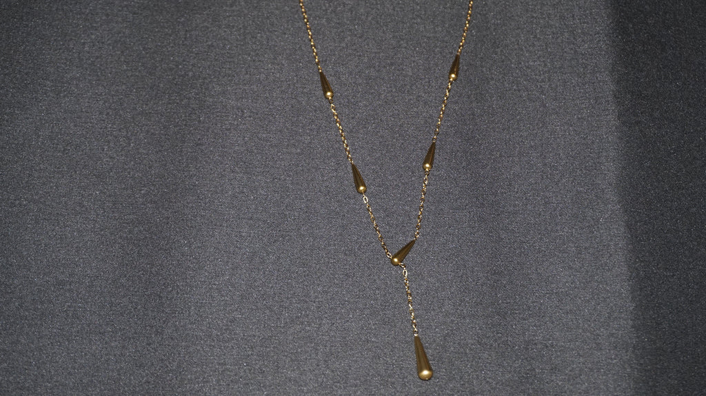 Collier doré en forme Y orné de gouttes pendantes